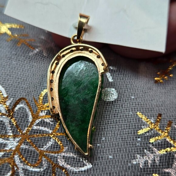 Elegant Carved Leaf Jade Pendant with 18K Gold & Diamonds ✨ - Picture 6 of 8